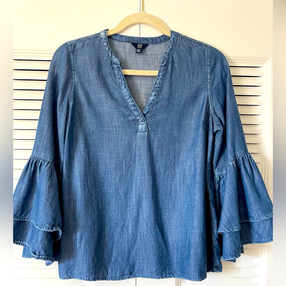 GAP DENIM Flutter Sleeve 3/4 Sleeve Top.
